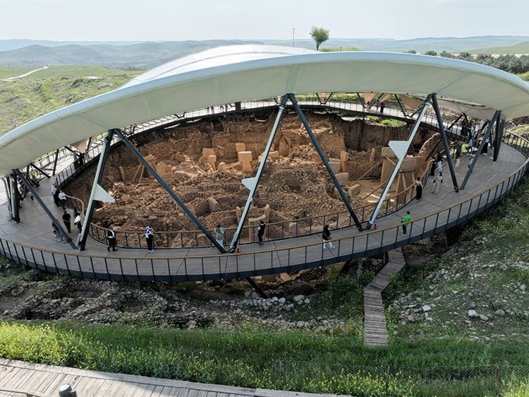 The Enclosures of Göbeklitepe: Understanding the T-Shaped Pillars and Their Meaning