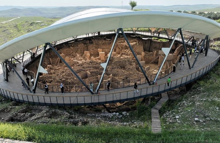 The Enclosures of Göbeklitepe: Understanding the T-Shaped Pillars and Their Meaning